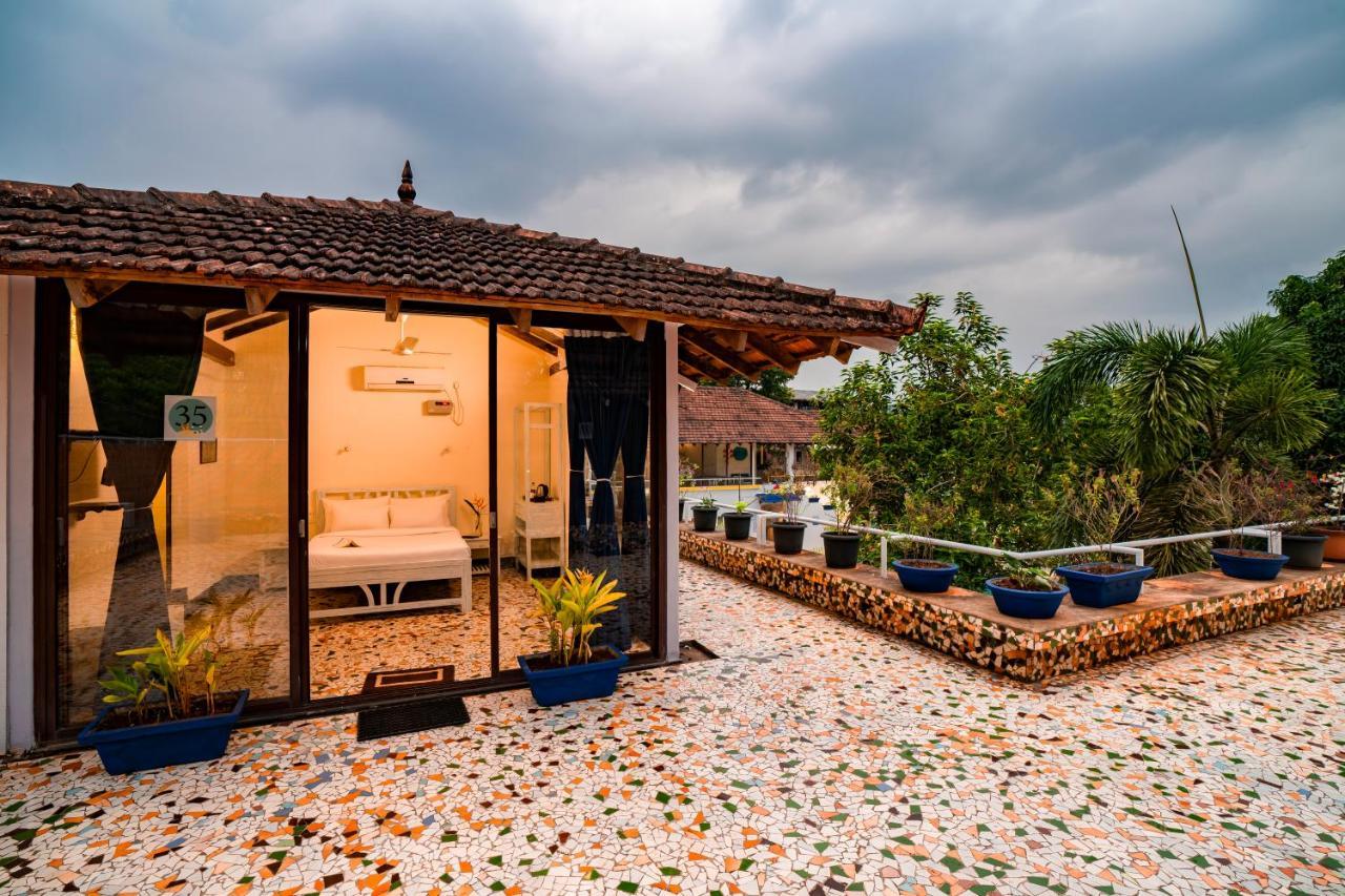 Moustache Goa Luxuria Hostel Vagator Exterior photo
